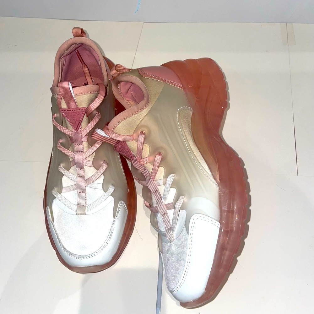 GUESS Women's White &Pink Size 7 Running Shoes